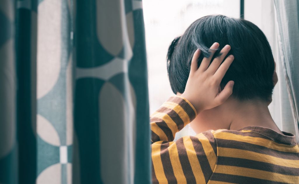 দুর্ঘটনার পর শিশুর ট্রমা কাটিয়ে তুলতে বাবা-মা কীভাবে সাহায্য করবেন?