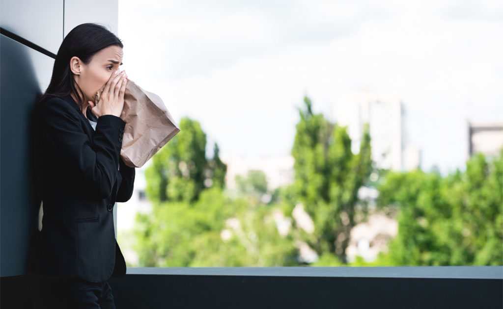 উচ্চতা ভীতি বা অ্যাক্রোফোবিয়া! এই অযৌক্তিক ভয় কীভাবে কাটাবেন?