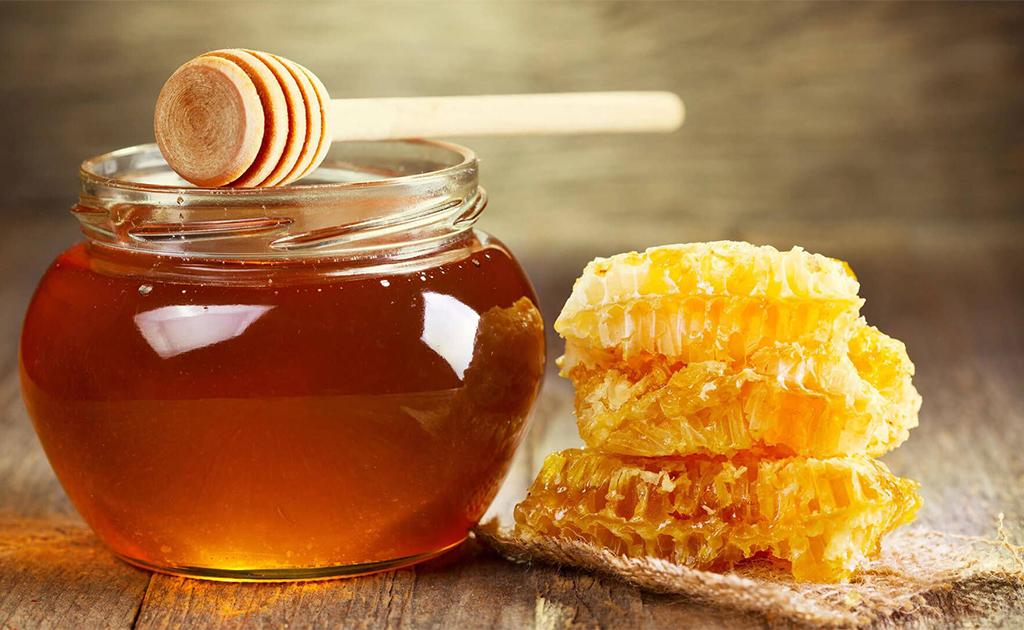 বাচ্চাদের জন্য মধুর ব্যবহার | জেনে নিন ৪টি উপকারিতা